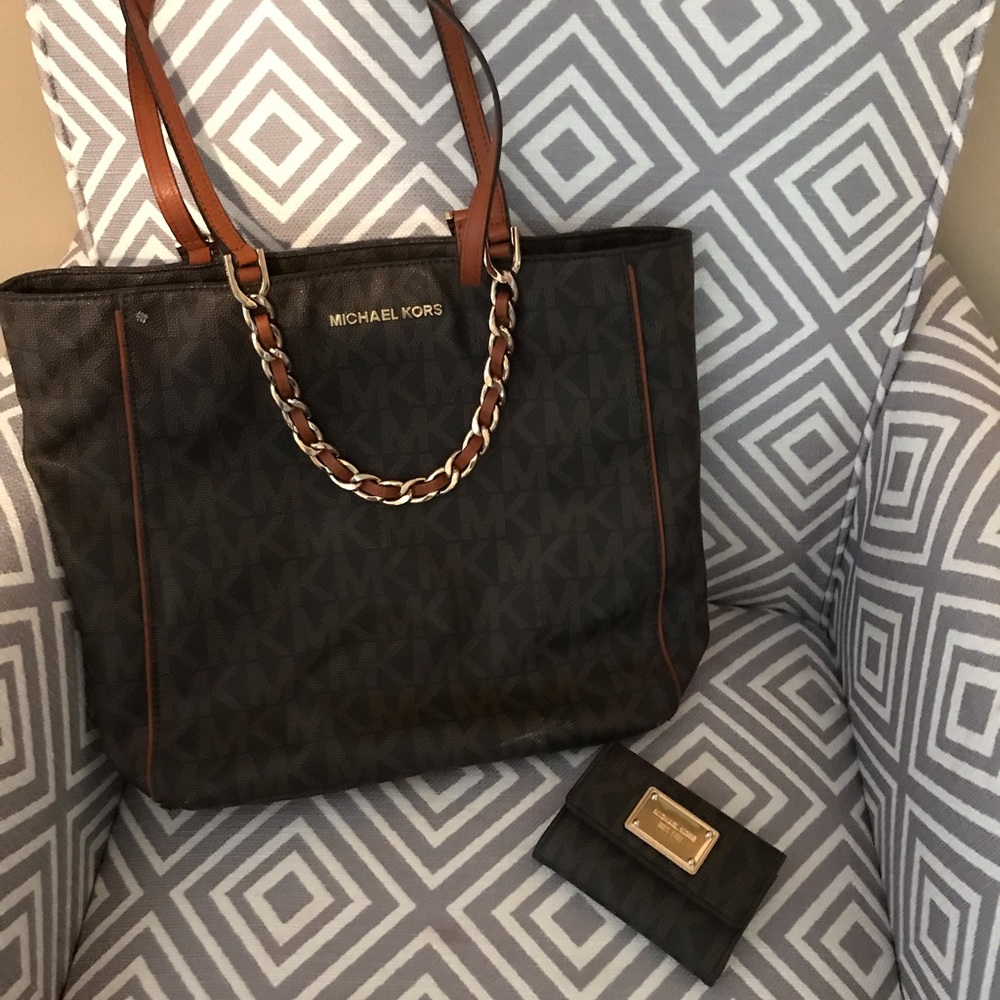 Michael Kors matching bag and wallet